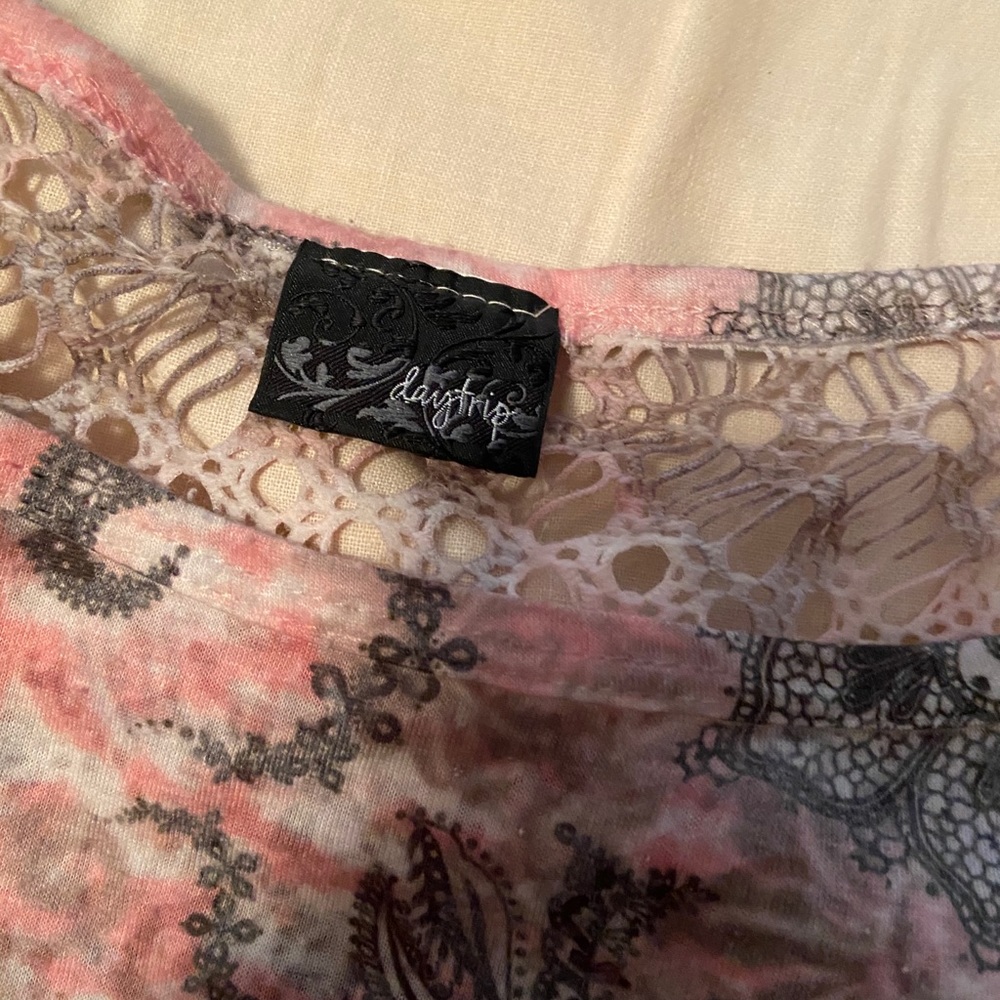🌸DAYTRIP SHIRT🌸 - Picture 2 of 3
